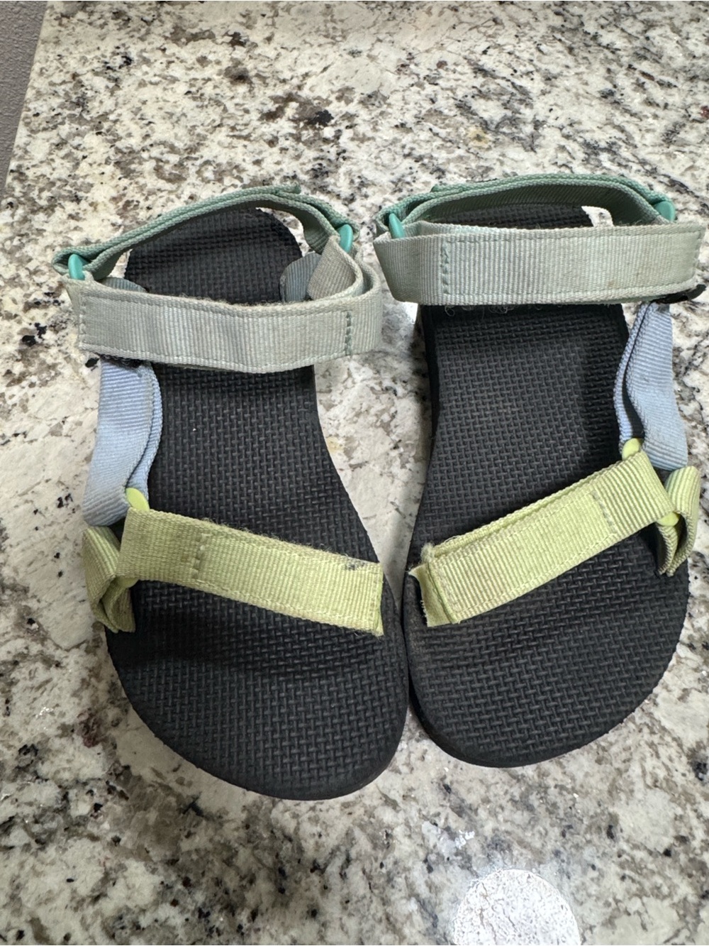 Teva Kids Adjustable Outdoor Sandals in Green / blue color. Size 1 US Gently use